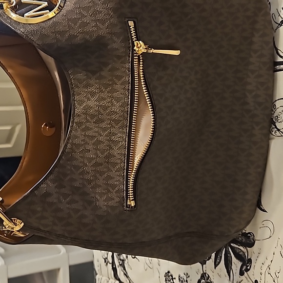 Michael Kors purse, wallet and makeup bag - Picture 3 of 9